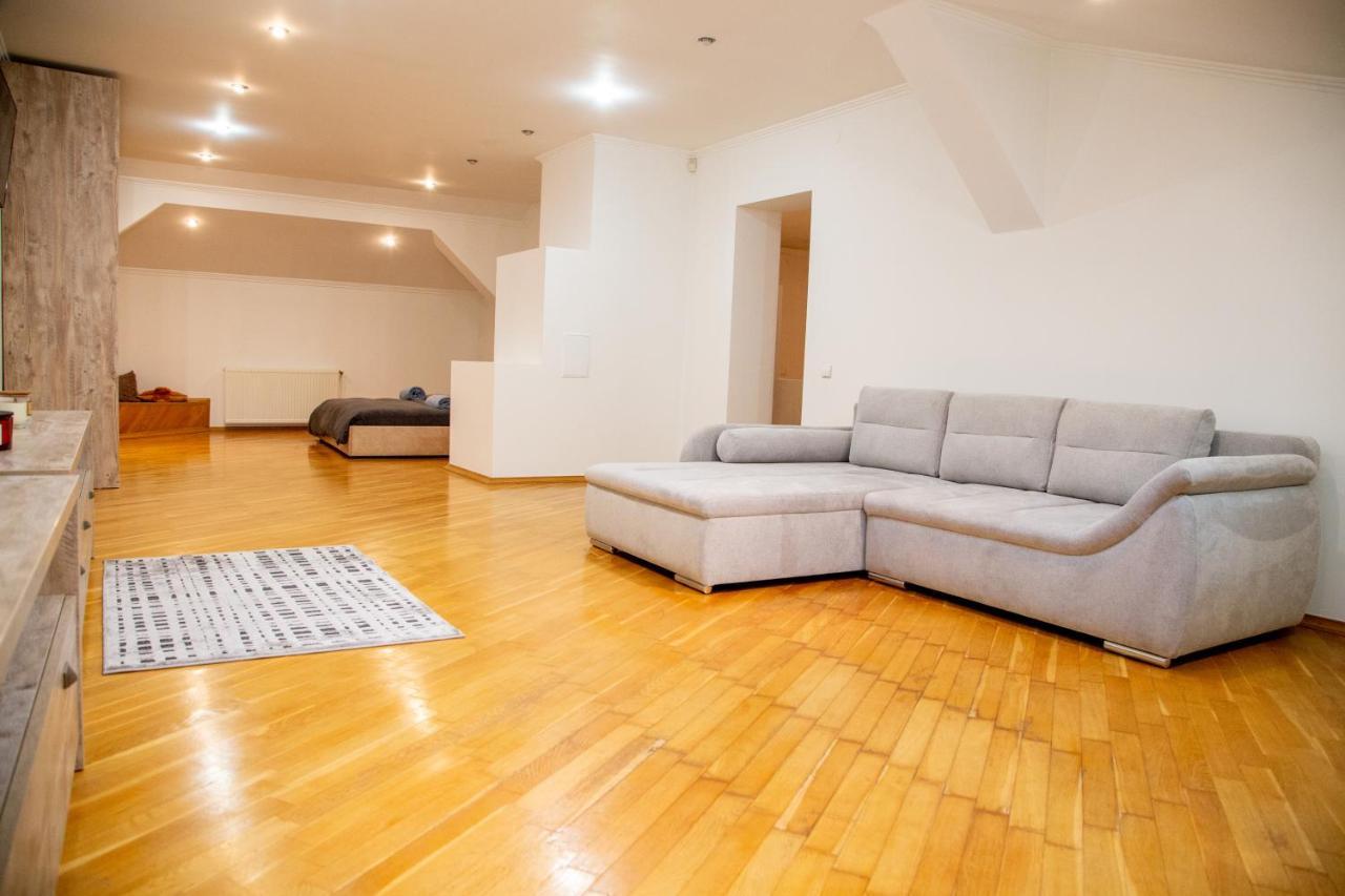 Apartment Kostyushka Lviv Bagian luar foto