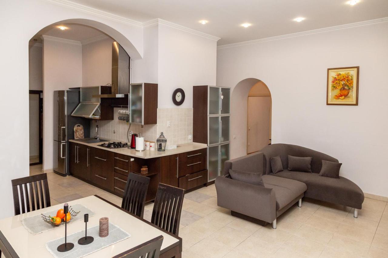 Apartment Kostyushka Lviv Bagian luar foto