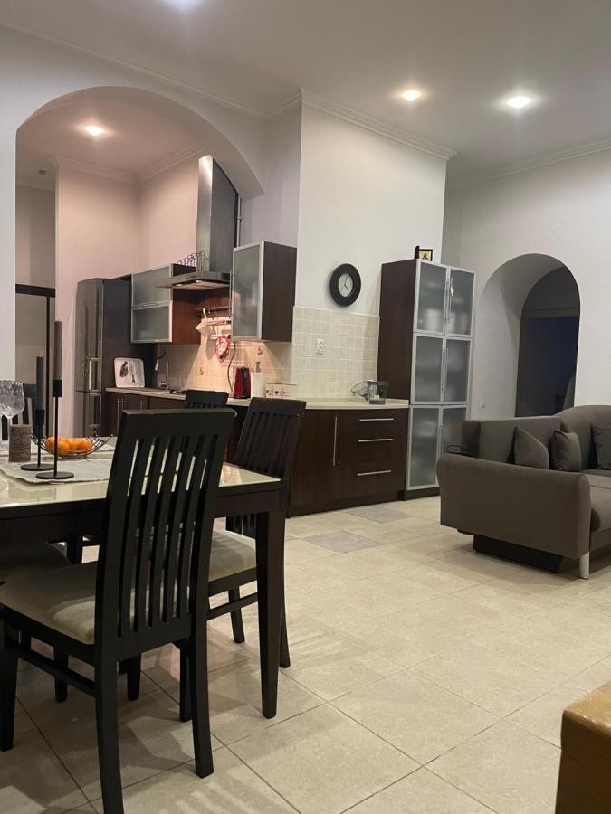 Apartment Kostyushka Lviv Bagian luar foto