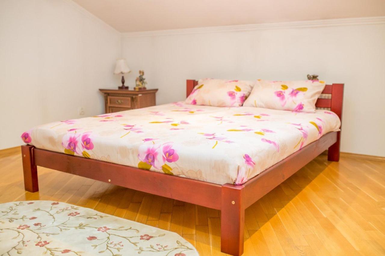Apartment Kostyushka Lviv Bagian luar foto